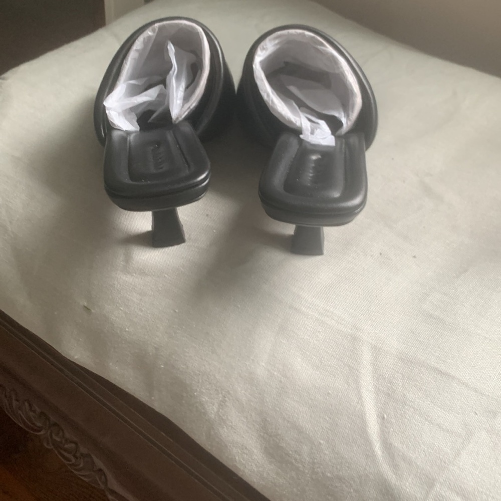 Vince Ceil Bllack Leather Slides Sz 9 1/2 - Picture 3 of 6